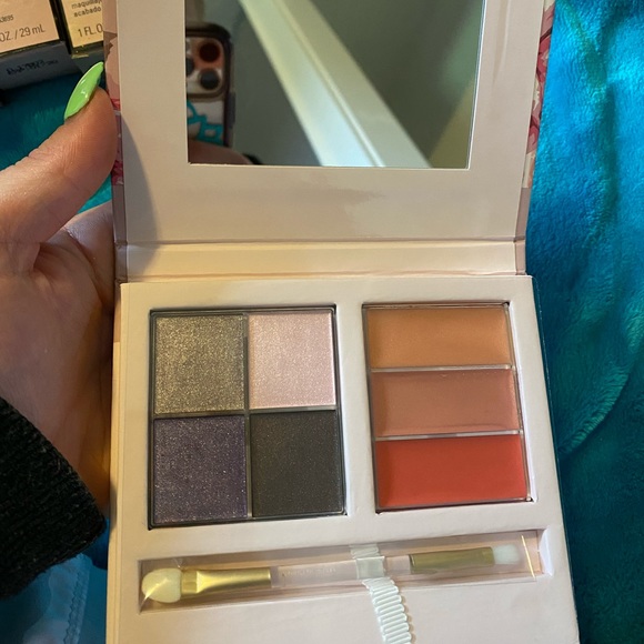 Into the garden “Mary Kay” makeup compact - Picture 3 of 3